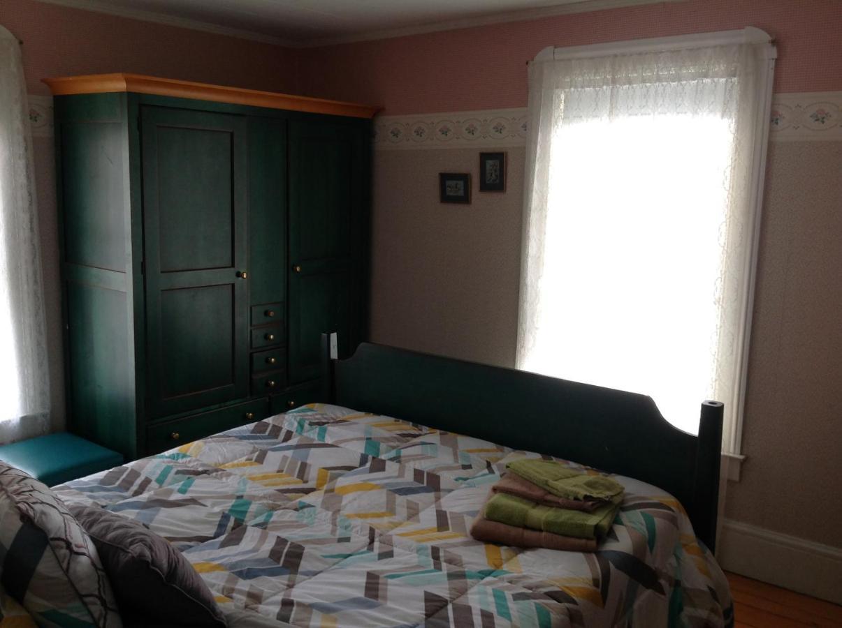 The Yellow House Bed & Breakfast Stanstead Plain Exterior photo